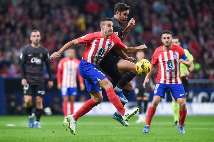 40岁前曼城队长费尔南迪尼奥自宣退役，球员生涯23年赢得30冠（40岁前曼城队长费尔南迪尼奥宣布挂靴，23年职业生涯斩获30冠）