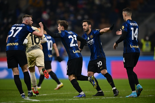 米体：法国电视台取消转播年轻人vs里尔，因前者胸前广告违规（米体：因年轻人胸前广告违规，法国电视台叫停其与里尔之战转播）