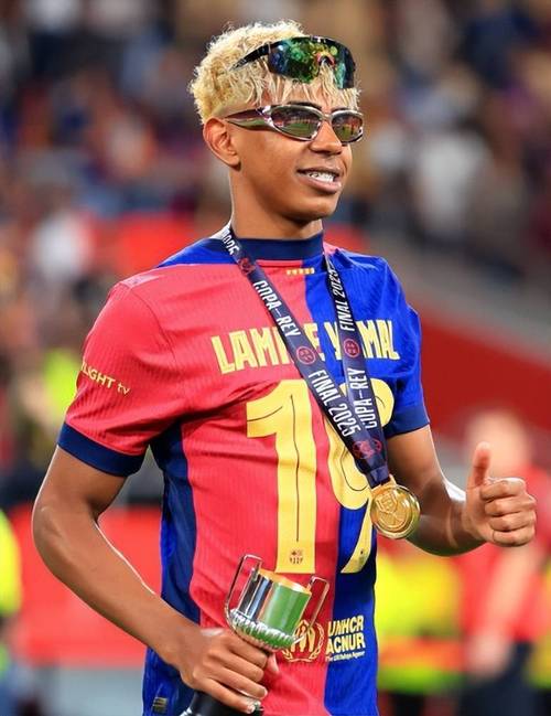 主场0-2告负，皇马各项赛事对塞尔塔19场不败和11连胜被终结（主场0-2不敌，皇马对塞尔塔各项赛事19场不败与11连胜纪录告终）