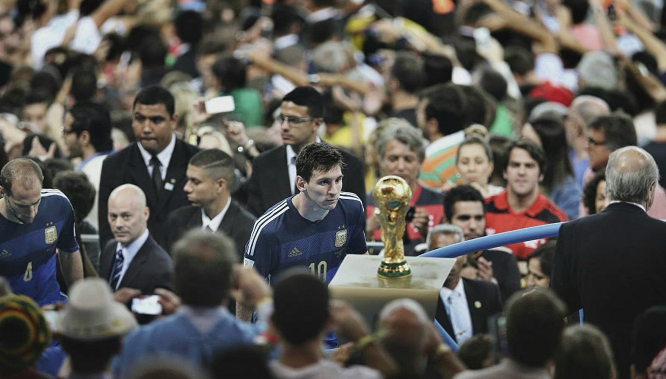 青训教练：由于体能和场上冲击力太出色，于帕还踢过前锋（青训教练透露：体能与冲击力突出，于帕曾客串前锋）