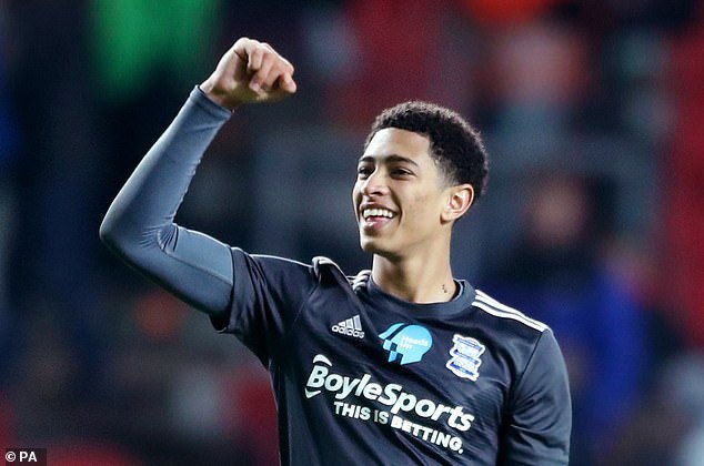 孔帕尼：迪亚斯肯定不是故意去伤害对手，他只是想争夺那个球（孔帕尼为迪亚斯辩护：并非故意伤人，只是正常拼抢）