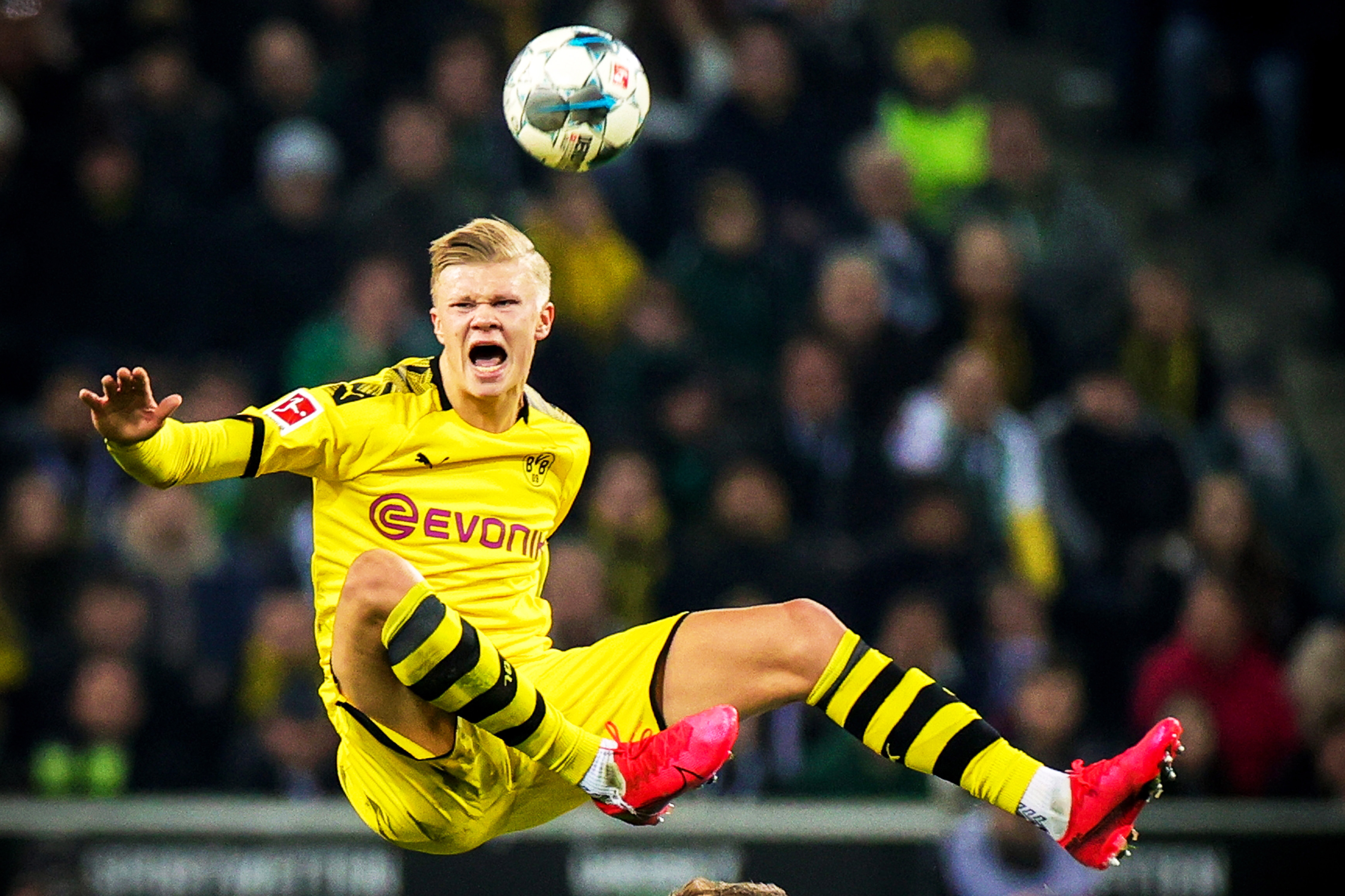 无缘升级向球迷跪拜道歉，水原三星主帅卞成焕赛后主动辞职（无缘升级后向球迷下跪致歉，水原三星主帅卞成焕赛后请辞）