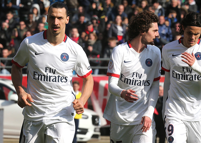 五星吐槽中足联颁奖会：简陋敷衍，还不如有些公司的年会现场（中足联颁奖礼遭五颗星差评：寒酸敷衍，比不过不少公司的年会）