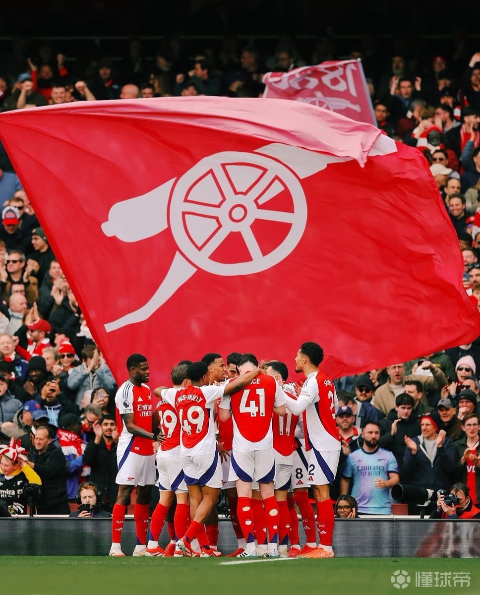 阿斯：维尼修斯希望继续为皇马效力，续约谈判已步入正轨（阿斯：维尼修斯愿留皇马，续约谈判进展顺利）