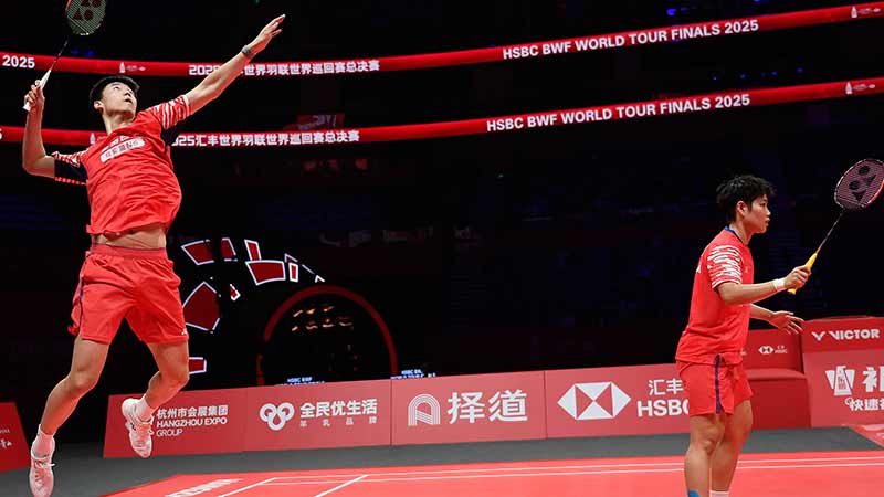 略伦特：很高兴保持不败战绩，和这些优秀球员并肩作战很轻松（略伦特：为不败延续感到欣喜，与顶尖队友并肩作战轻松自如）