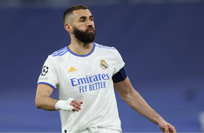 状态全无！浓眉半场4中0贡献0分3板2助，罚球2中0（手感冰冷！浓眉半场4投全失仅0分3板2助，两罚全失）