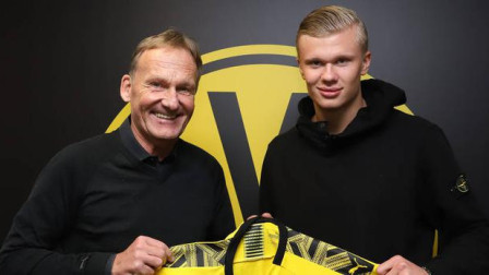 弗里克：未来四周将迎来9场比赛，我们将力争全胜（弗里克：四周九战来袭，我们力争场场拿下）