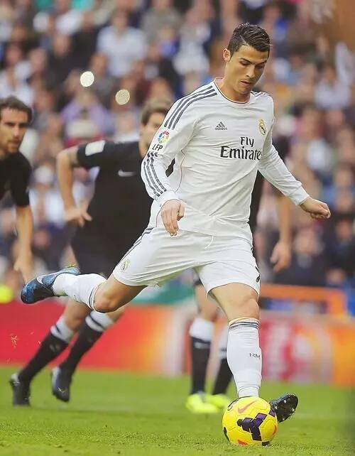 官方：22岁195cm前锋大卫相泽加盟神户胜利船