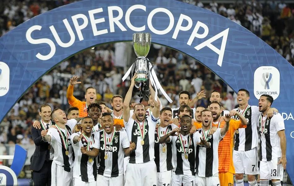 B费双响导演4-1大胜！曼联客场血洗垫底狼队，强势杀回前六（B费梅开二度导演4-1大捷！曼联客场横扫榜尾狼队，强势重返前六）